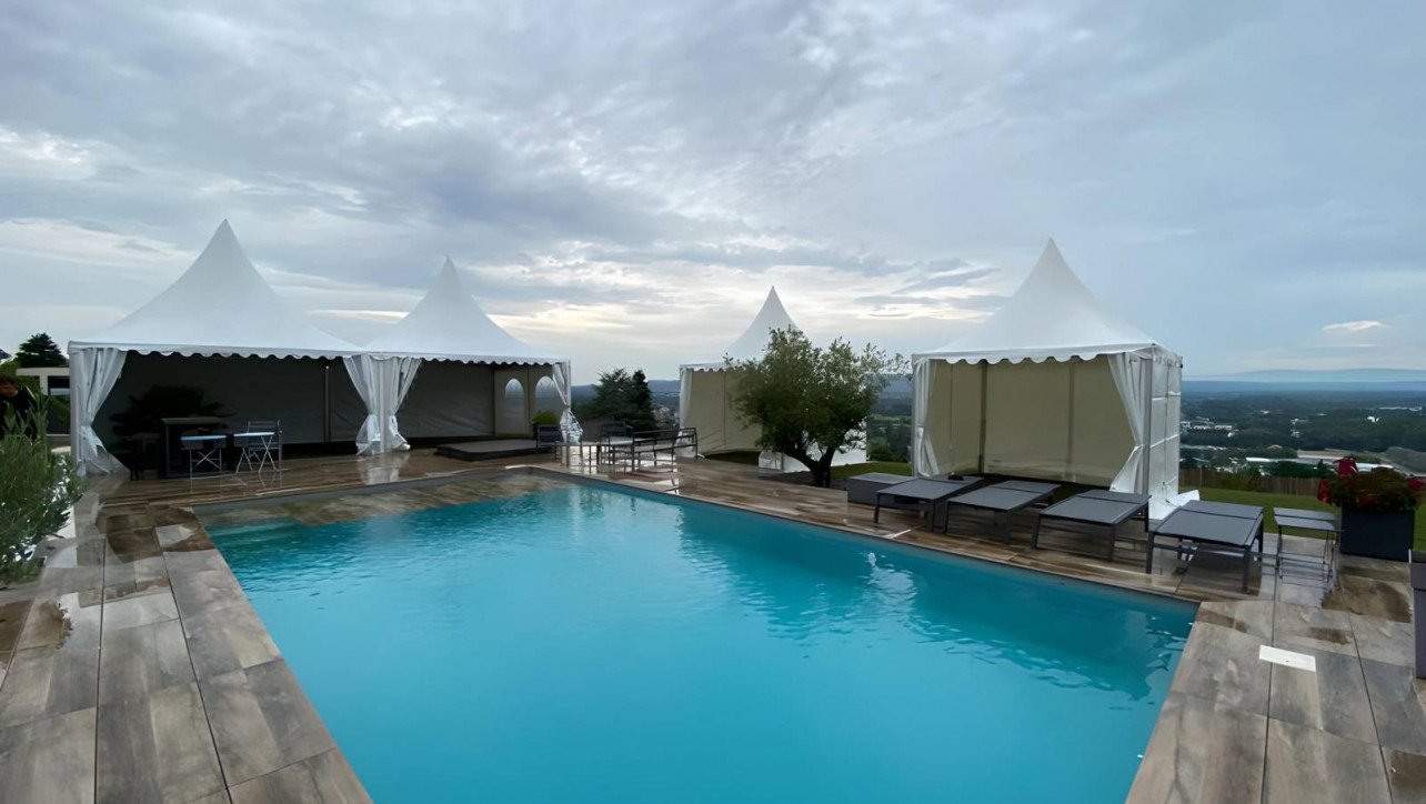 Chapiteau pour une fête d'anniversaure