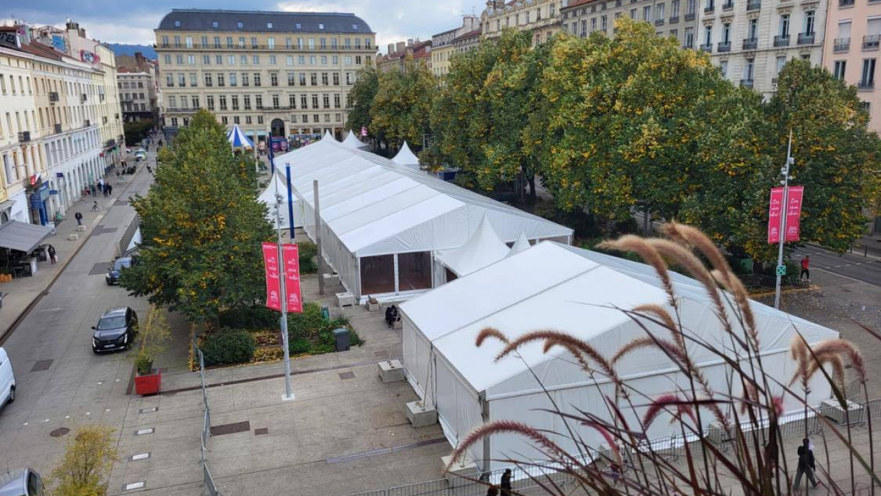 LDC fournit plusieurs chapiteaux pour la Fête du livre, événement culturel à Saint Etienne