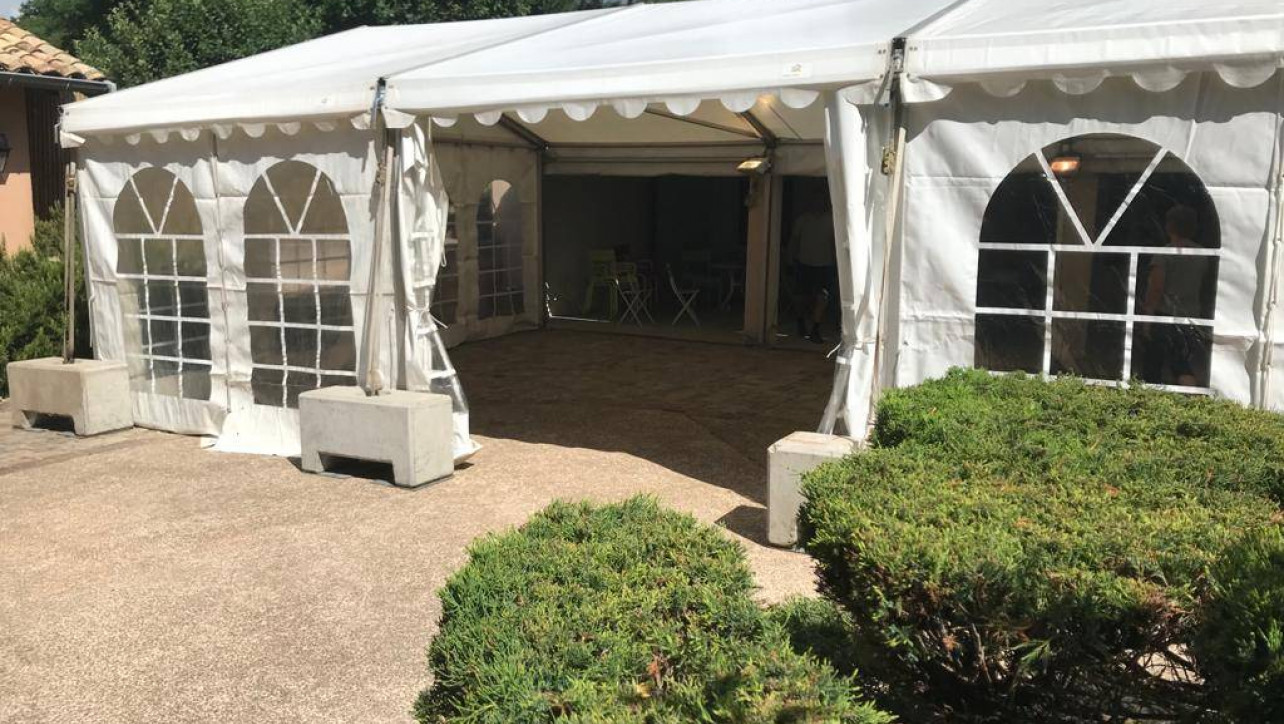 Location de chapiteau pour un mariage dans le Beaujolais ou un événement privé dans les vignes - LDC