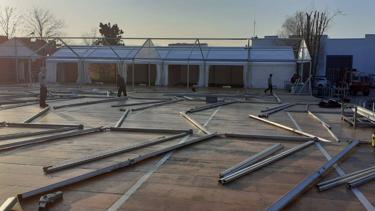 Location de chapiteaux de différentes tailles et configurations pour un événement d'entreprise avec LDC