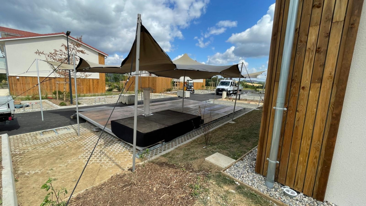 Discours sous tente Stretch - Lyon - LDC location de chapiteaux