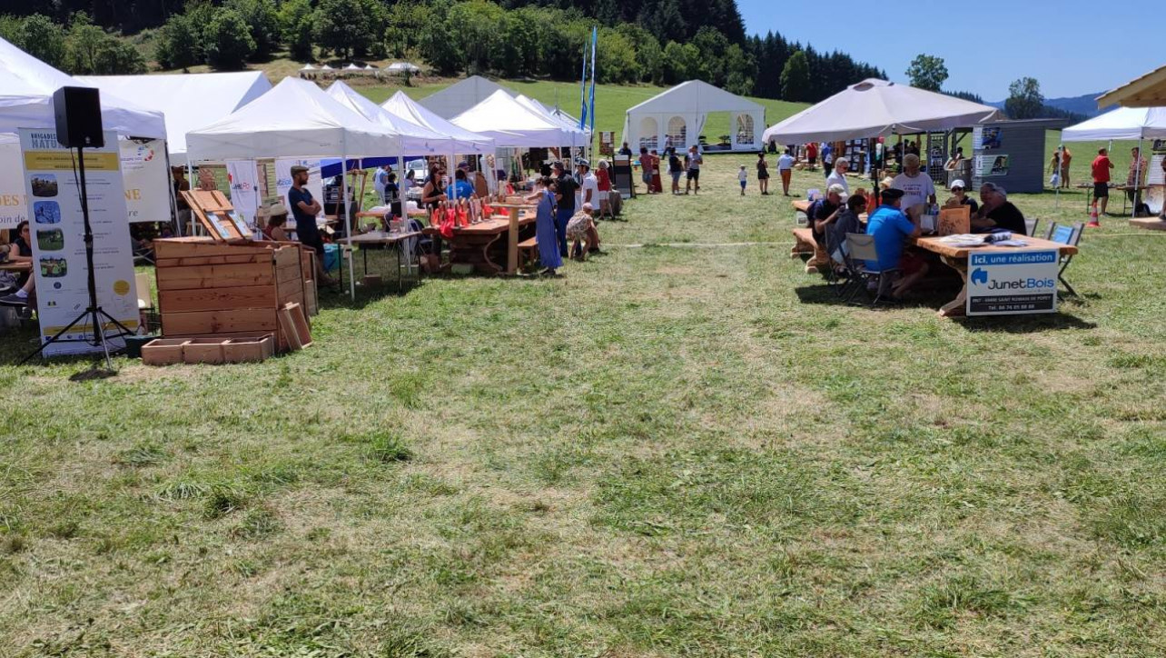 Location de chapiteaux LDC pour la fête du bois : multiformes, traditionnels et garden cottage