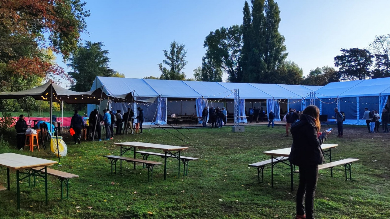 événement d'entreprise team building avec des chapiteaux Lyon