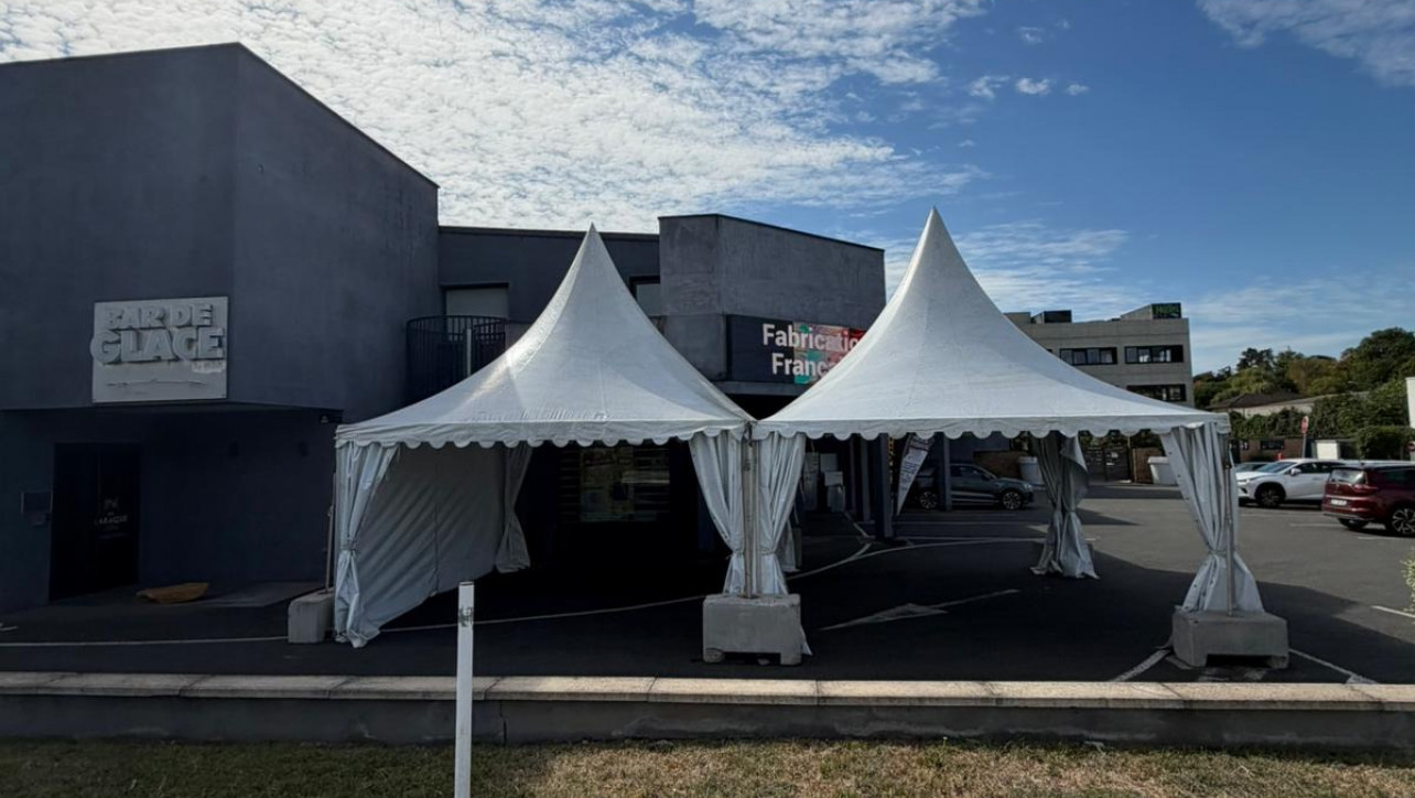 location de chapiteaux pour ventes éphémères près de Lyon