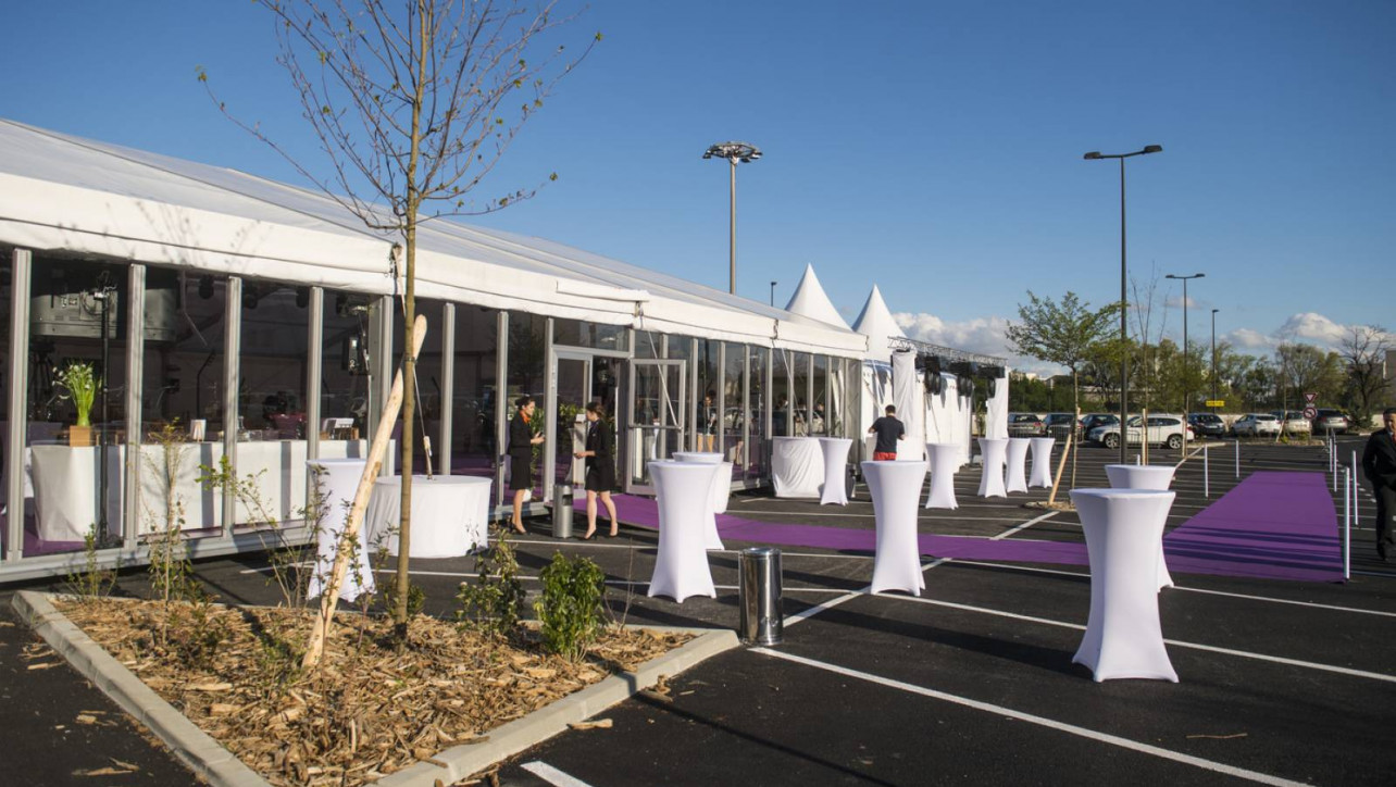Inauguration d'une entreprise dans la région de Lyon.