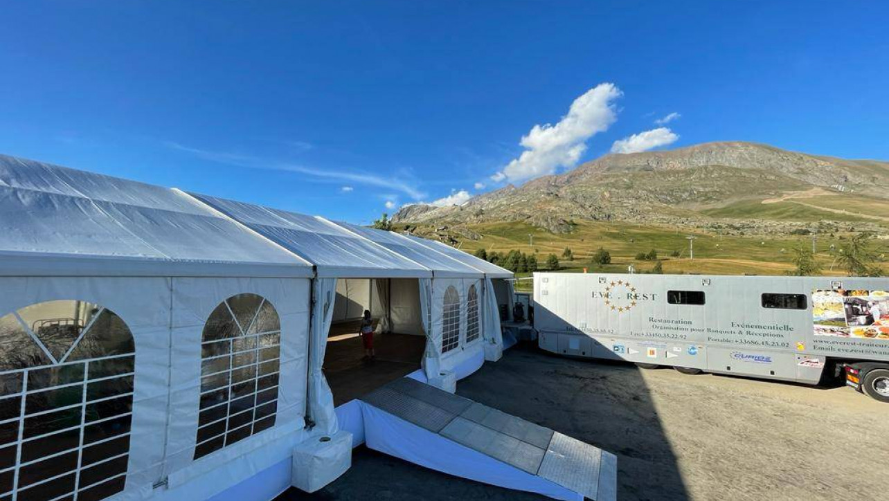 LDC location de chapiteaux pour l'arrivée du Tour de France à l'Alpe d'Huez