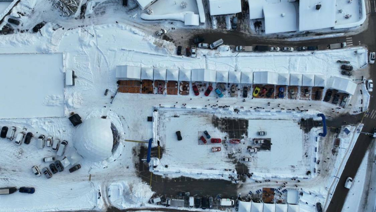 location de chapiteaux LDC pour une exposition de voitures sur neige à Megève - Alpes