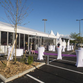 Inauguration d'une entreprise dans la région de Lyon.