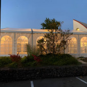 Chapiteau avec fenêtres Windows par LDC location de chapiteaux pour agrandir un restaurant en hiver