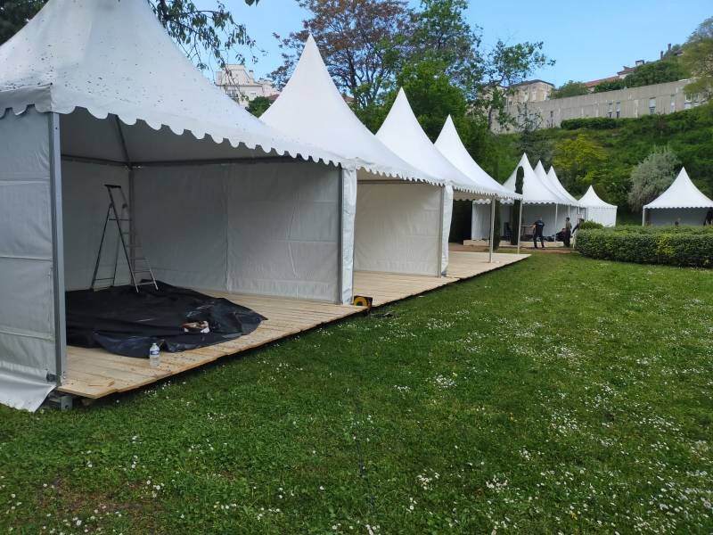 Tente Barnum avec plancher en Rhône-Alpes