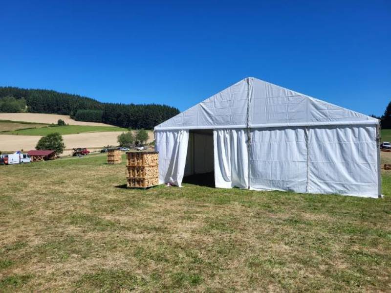 Location de chapiteaux pour mariages et évènements à Mâcon 