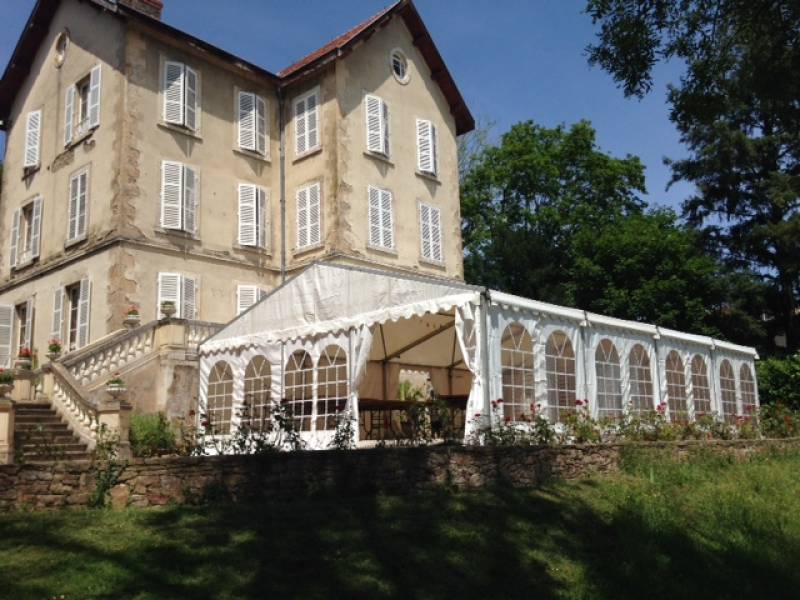 Chapiteaux accueillant un mariage en Rhône-Alpes