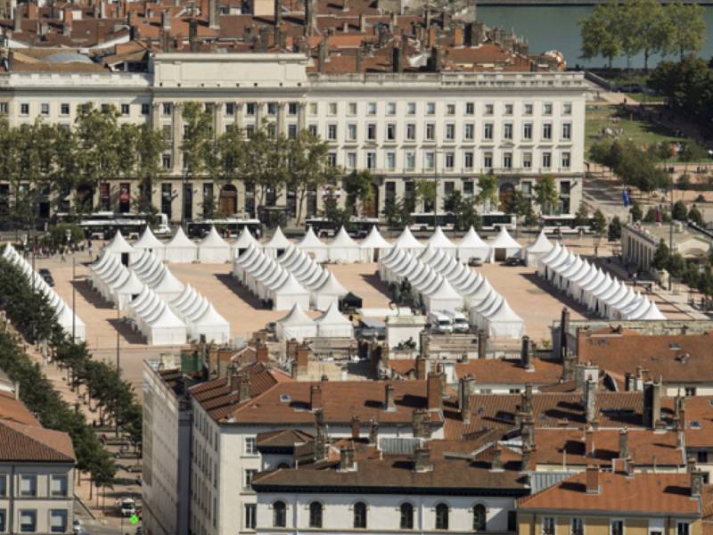 Chapiteau pour village événementiel à Lyon LDC